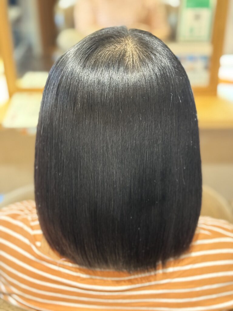 【津市・鈴鹿市・松阪市･亀山市・志摩市】50代のかなり超縮毛癖のシニアのお客様に髪質改善縮毛矯正の施術例：例381回　by髪質改善・縮毛矯正スペシャリスト美容室siesta.(シエスタ)【三重県・四日市市・伊勢市・尾鷲市・美容室】