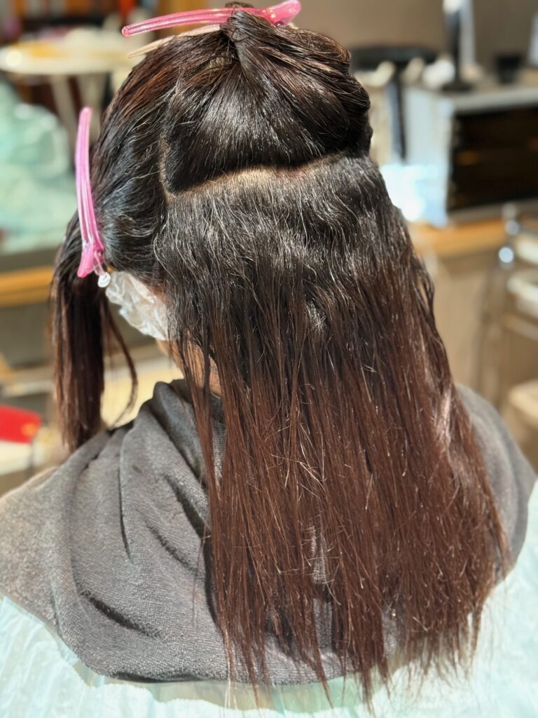 【津市・鈴鹿市・松阪市･亀山市・志摩市】ロングリタッチの白髪染めと縮毛矯正の同日施術をされているエイジング世代のお客様の施術例：例383回　by髪質改善・縮毛矯正スペシャリスト美容室siesta.(シエスタ)【三重県・四日市市・伊勢市・尾鷲市・美容室】